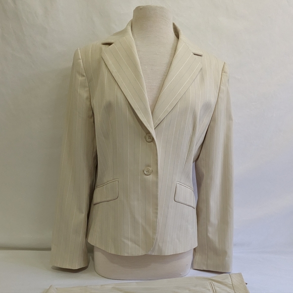 Antonio Melani Pinstripe Two Piece Pant Suit - Picture 1 of 16